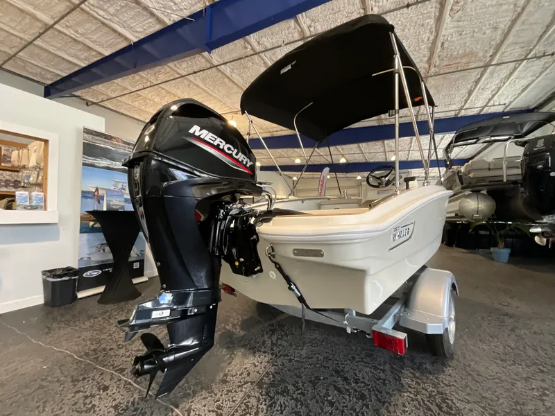 Slide: The Image of Boston Whaler 130 Super Sport 2027 - 4