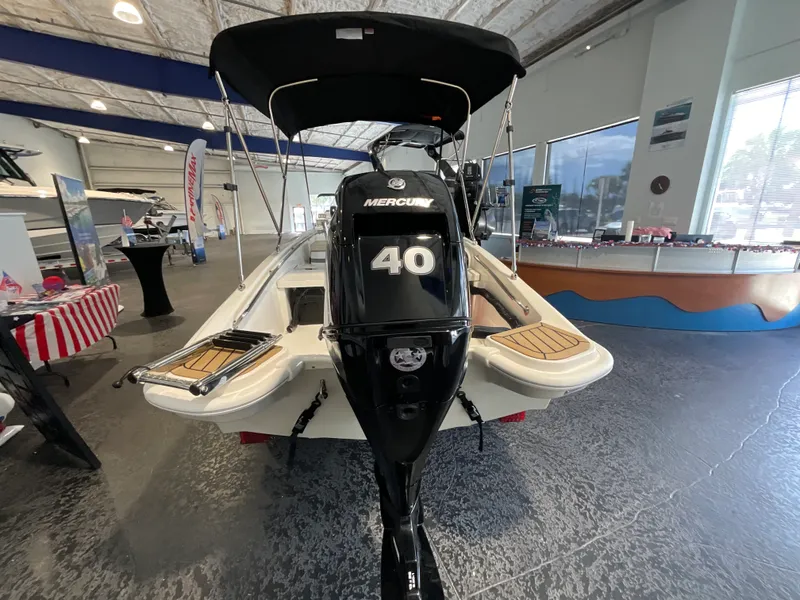 Slide: The Image of Boston Whaler 130 Super Sport 2027 - 20