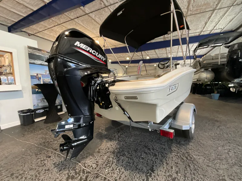 Slide: The Image of Boston Whaler 130 Super Sport 2027 - 3