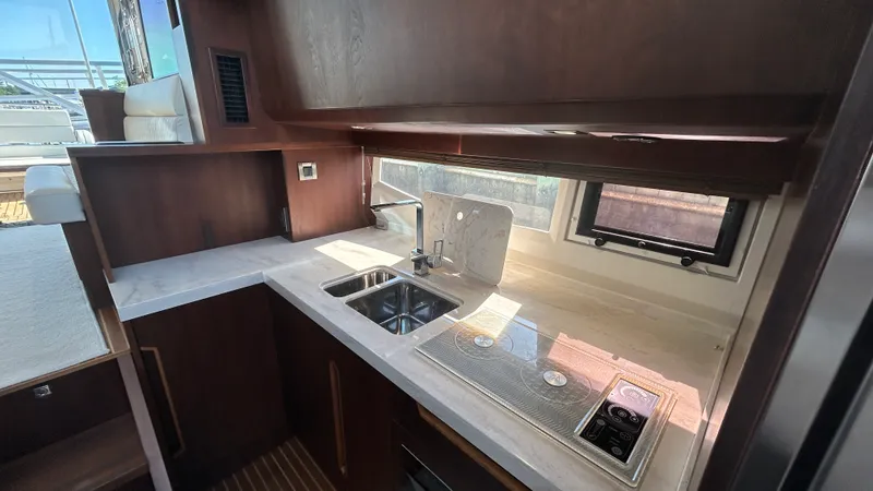 Slide: The Image of Galeon 430 HTC 2018 - 21