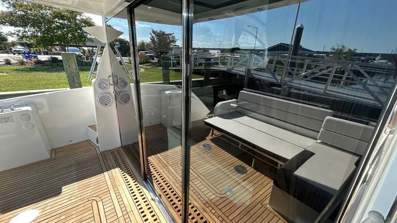 Slide: The Image of Galeon 430 HTC 2018 - 15