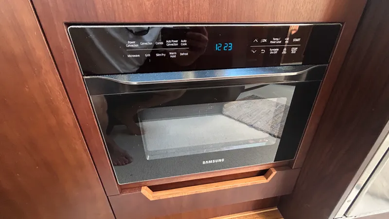 Slide: The Image of Galeon 430 HTC 2018 - 23