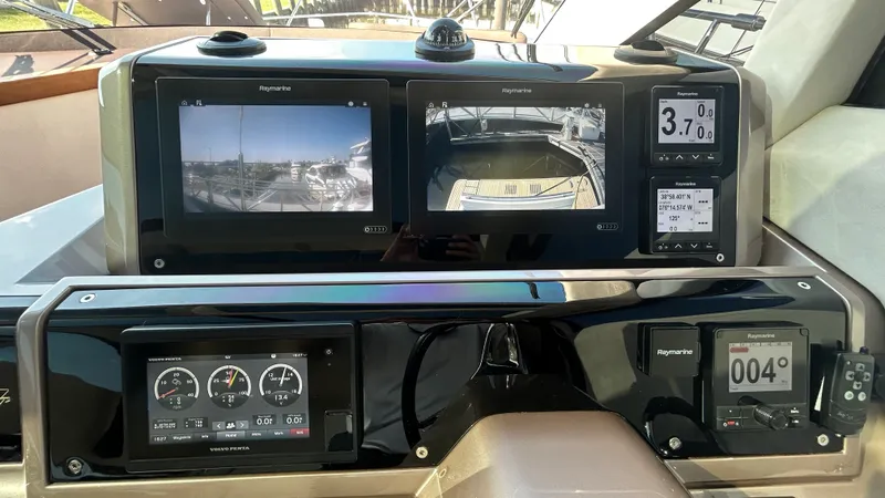 Slide: The Image of Galeon 430 HTC 2018 - 26