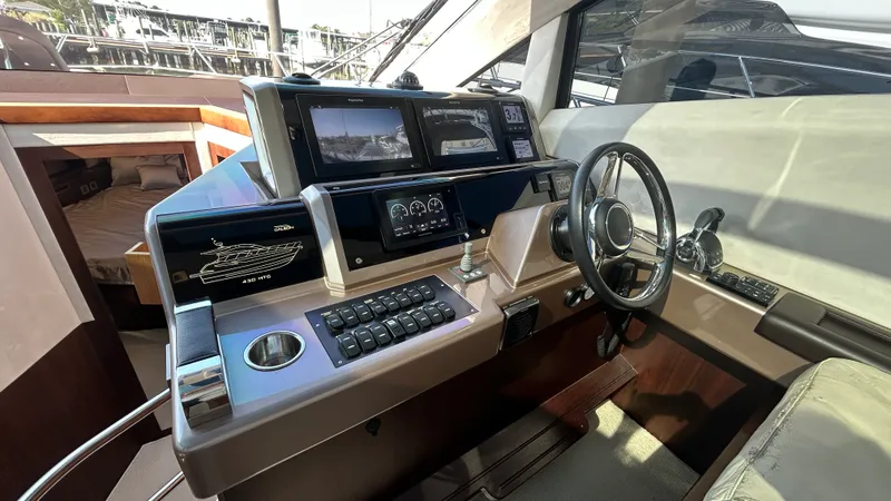 Slide: The Image of Galeon 430 HTC 2018 - 25