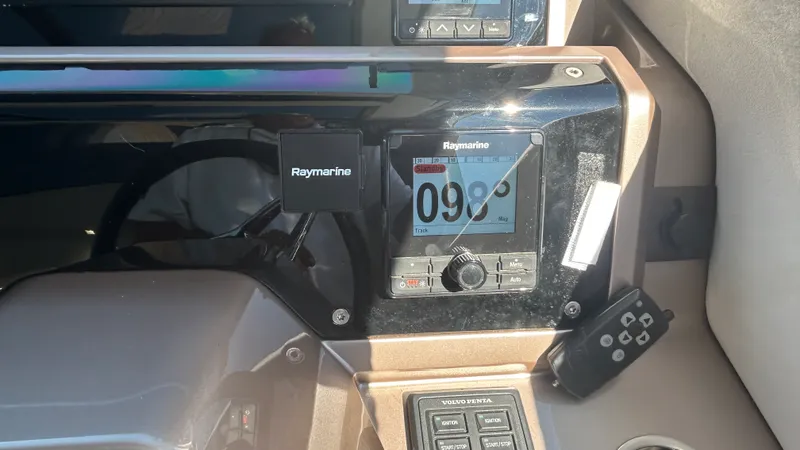 Slide: The Image of Galeon 430 HTC 2018 - 34