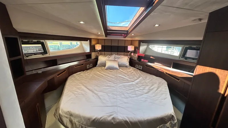 Slide: The Image of Galeon 430 HTC 2018 - 47