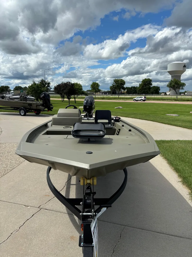 Slide: The Image of 2024 Tracker Grizzly 1754 SC fishing boat on a trailer. - 3