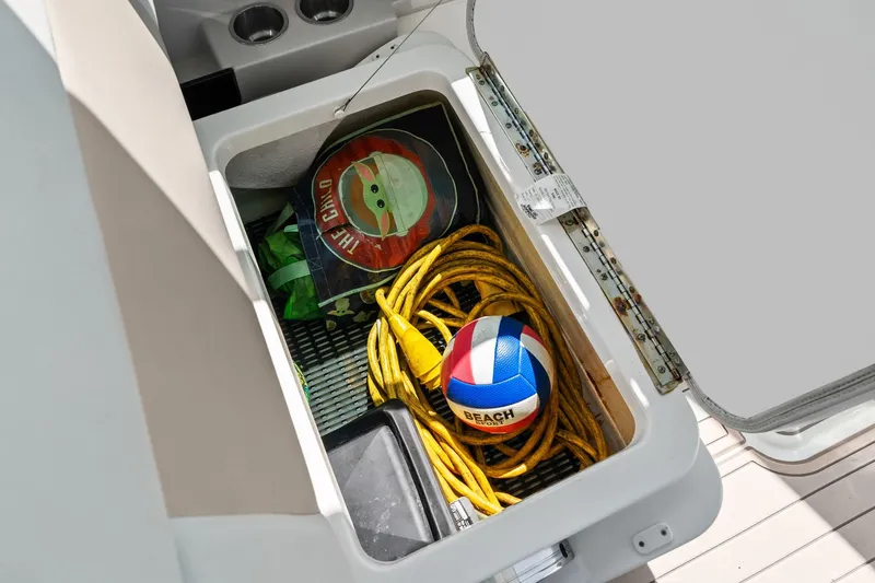 Slide: The Image of Boston Whaler 280 VANTAGE 2022 - 47