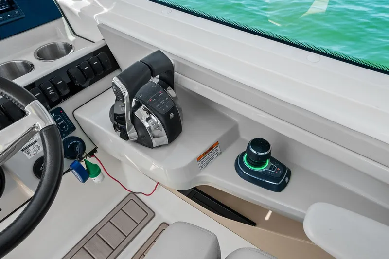 Slide: The Image of Boston Whaler 280 VANTAGE 2022 - 40