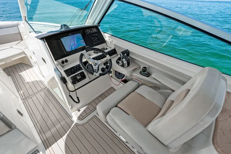 Slide: The Image of Boston Whaler 280 VANTAGE 2022 - 37