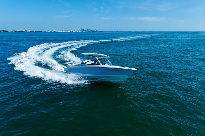 Slide: The Image of Boston Whaler 280 VANTAGE 2022 - 12