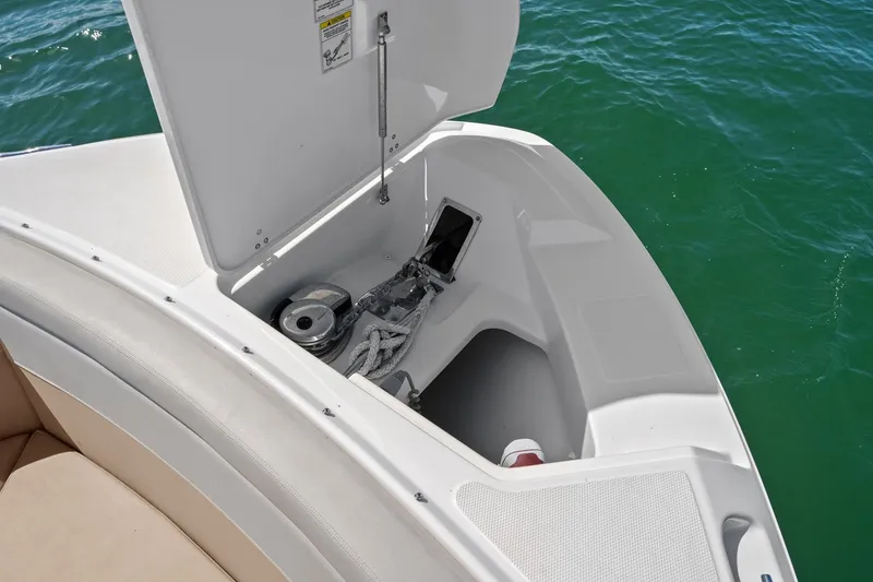 Slide: The Image of Boston Whaler 280 VANTAGE 2022 - 30