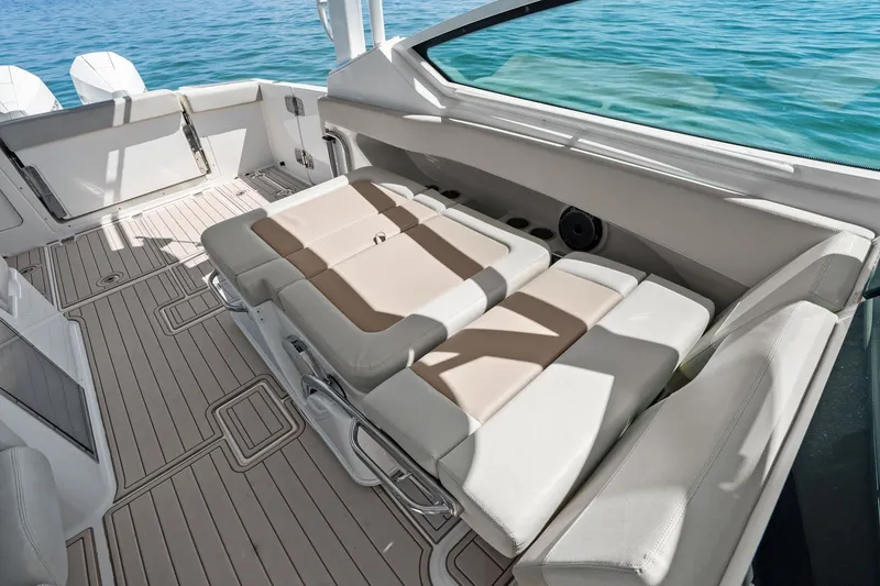 Slide: The Image of Boston Whaler 280 VANTAGE 2022 - 44