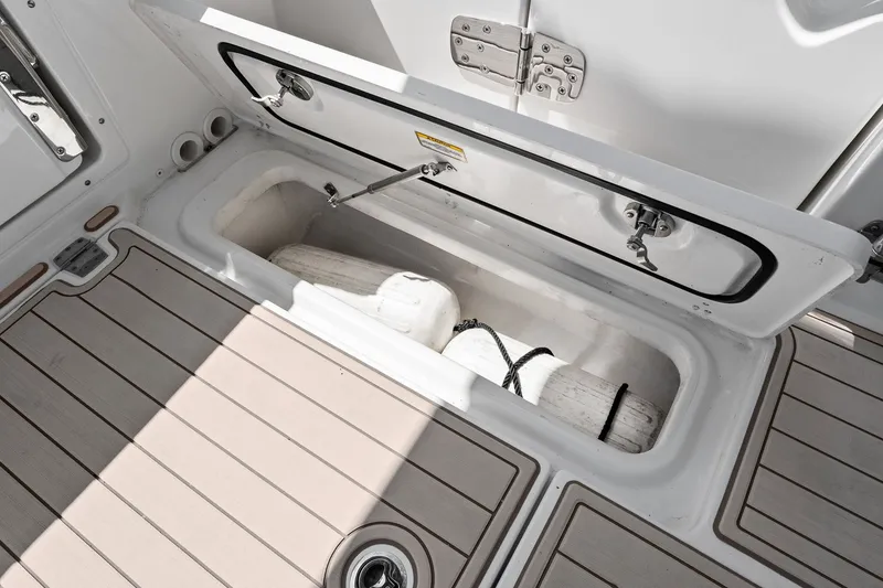 Slide: The Image of Boston Whaler 280 VANTAGE 2022 - 57