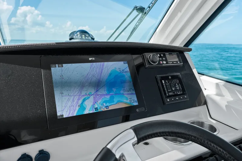Slide: The Image of Boston Whaler 280 VANTAGE 2022 - 39