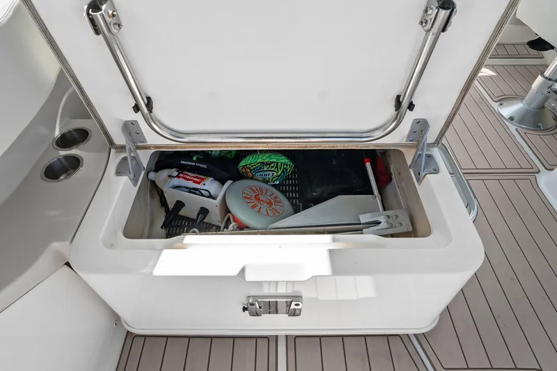 Slide: The Image of Boston Whaler 280 VANTAGE 2022 - 49