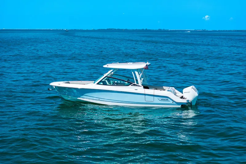 Slide: The Image of Boston Whaler 280 VANTAGE 2022 - 23
