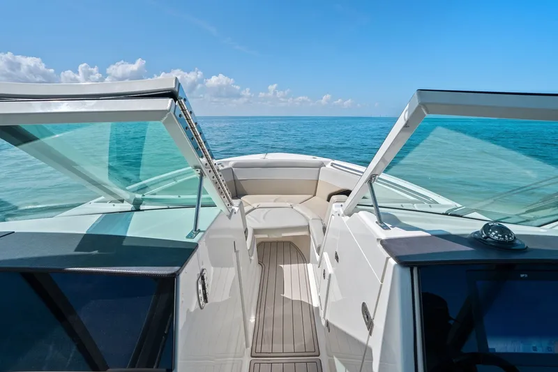 Slide: The Image of Boston Whaler 280 VANTAGE 2022 - 35