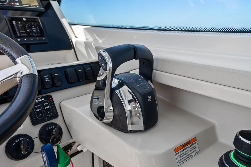 Slide: The Image of Boston Whaler 280 VANTAGE 2022 - 41