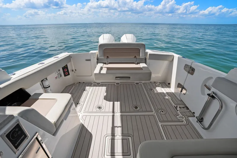 Slide: The Image of Boston Whaler 280 VANTAGE 2022 - 52