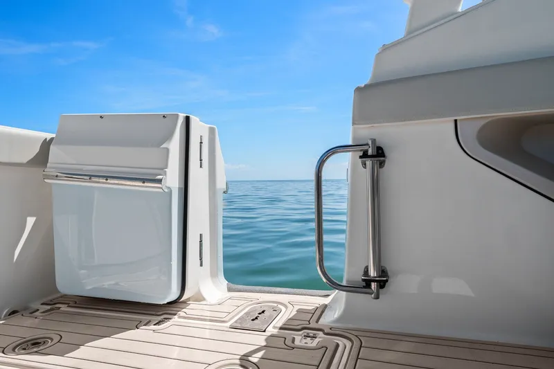Slide: The Image of Boston Whaler 280 VANTAGE 2022 - 50
