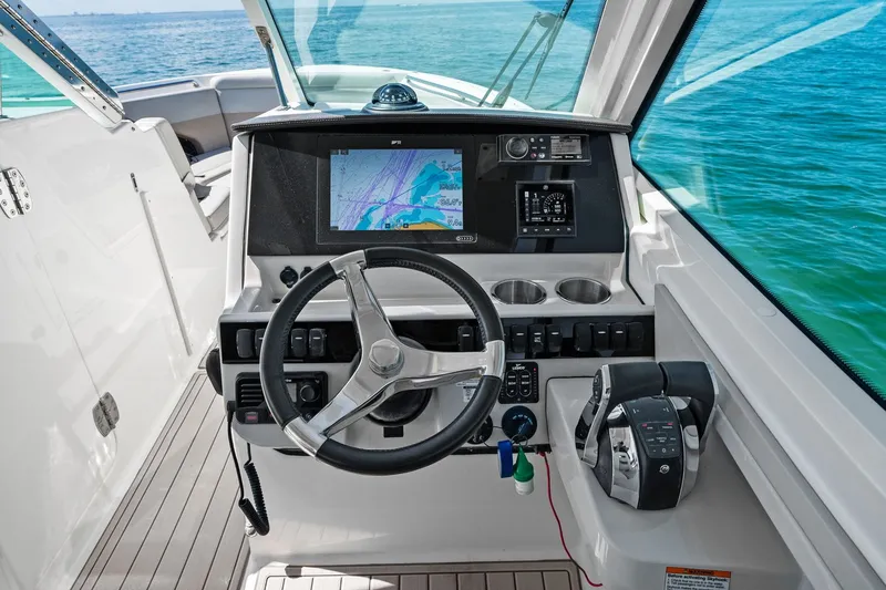 Slide: The Image of Boston Whaler 280 VANTAGE 2022 - 38
