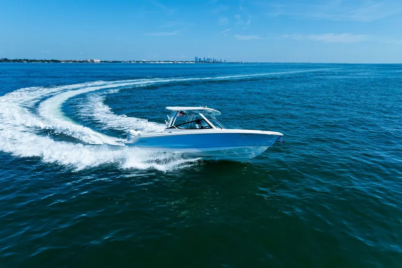 Slide: The Image of Boston Whaler 280 VANTAGE 2022 - 1