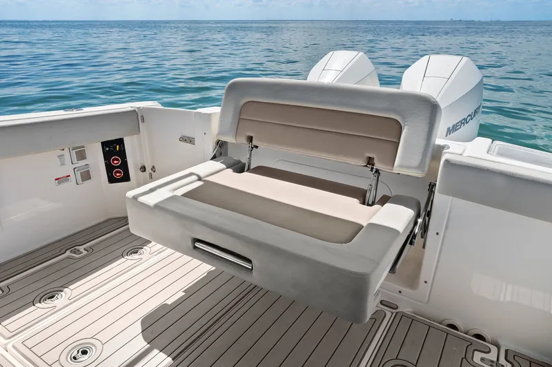 Slide: The Image of Boston Whaler 280 VANTAGE 2022 - 53