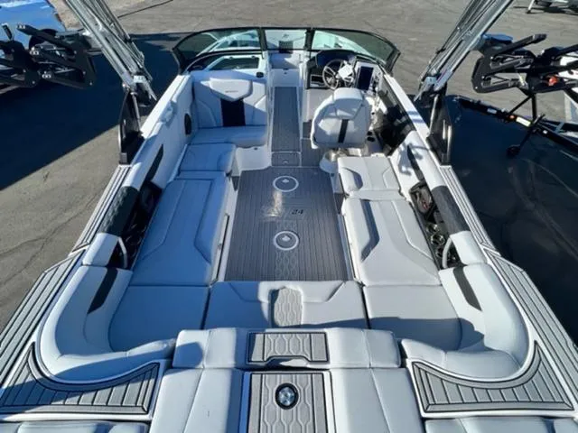 Slide: The Image of MasterCraft XT24 2024 - 10