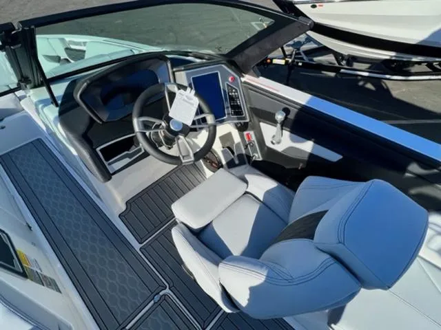 Slide: The Image of MasterCraft XT24 2024 - 11