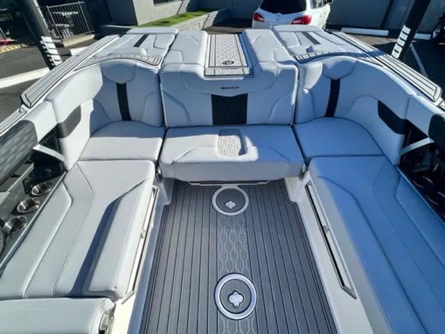 Slide: The Image of MasterCraft XT24 2024 - 14