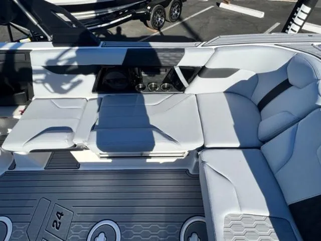 Slide: The Image of MasterCraft XT24 2024 - 15