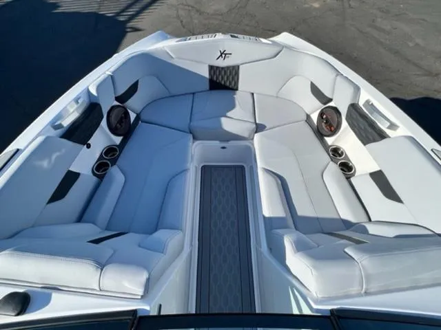 Slide: The Image of MasterCraft XT24 2024 - 16