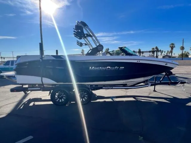 Slide: The Image of MasterCraft XT24 2024 - 4