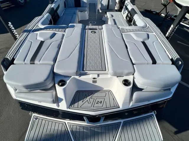 Slide: The Image of MasterCraft XT24 2024 - 9