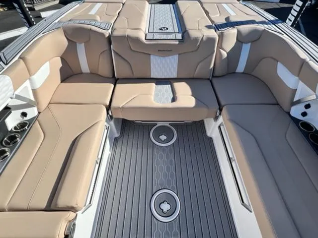 Slide: The Image of MasterCraft XT24 2024 - 12