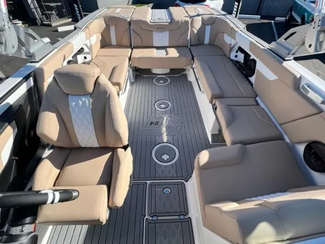 Slide: The Image of MasterCraft XT24 2024 - 15