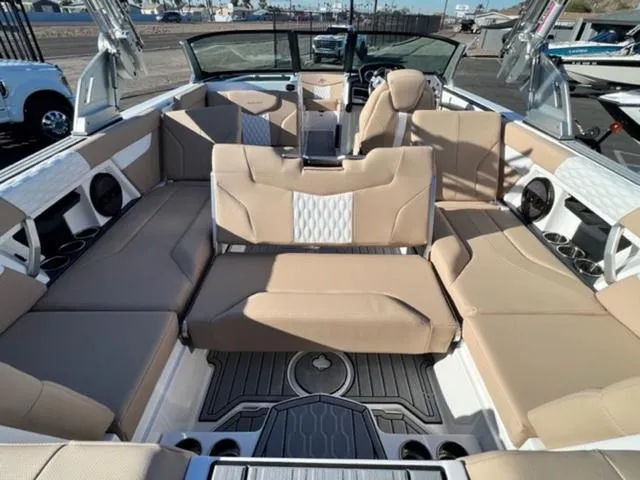 Slide: The Image of MasterCraft XT24 2024 - 17