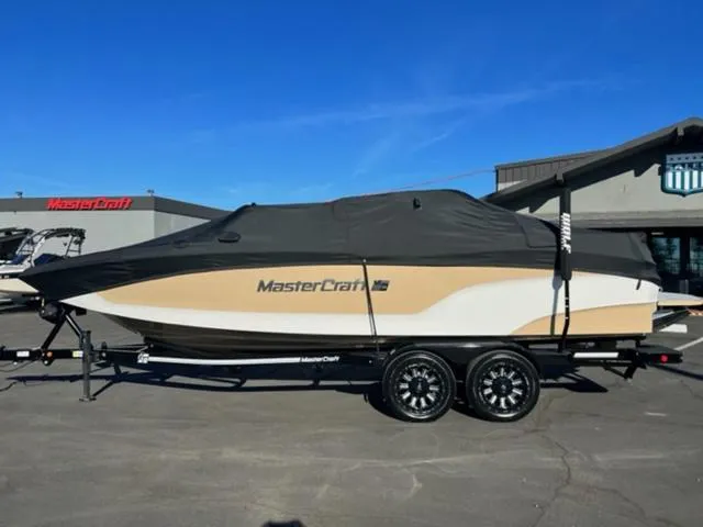 Slide: The Image of MasterCraft XT24 2024 - 18