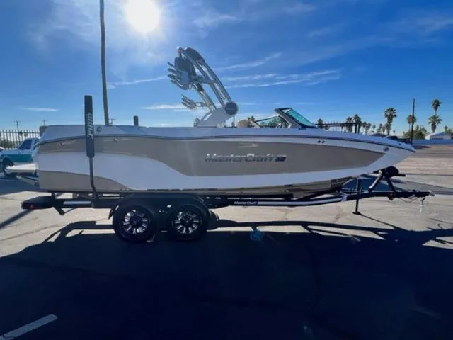 Slide: The Image of MasterCraft XT24 2024 - 5