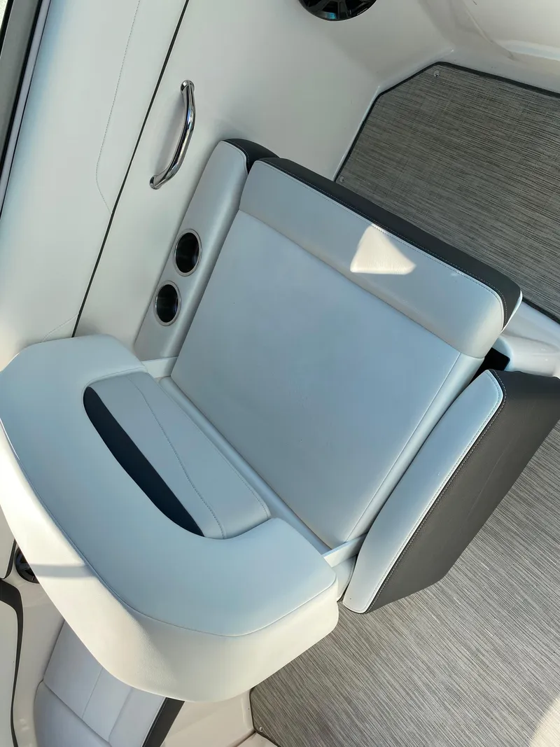 Slide: The Image of Regal 22 FasDeck 2017 - 50