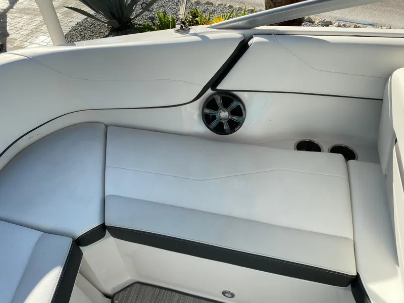 Slide: The Image of Regal 22 FasDeck 2017 - 55