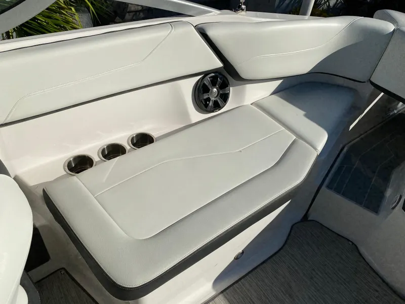 Slide: The Image of Regal 22 FasDeck 2017 - 57