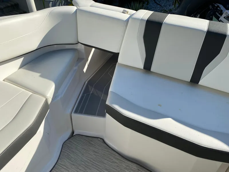 Slide: The Image of Regal 22 FasDeck 2017 - 58