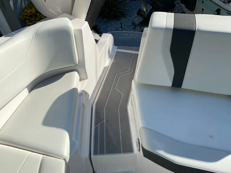 Slide: The Image of Regal 22 FasDeck 2017 - 61