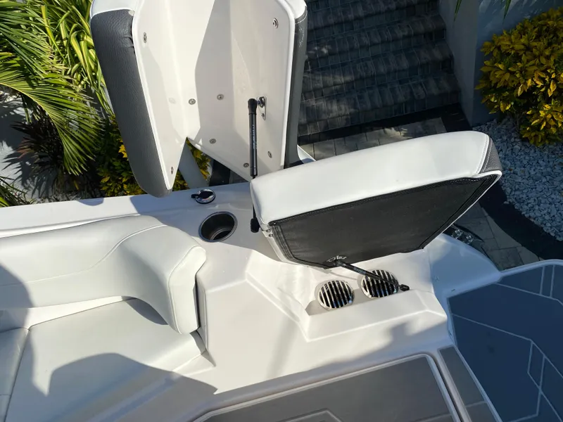 Slide: The Image of Regal 22 FasDeck 2017 - 70