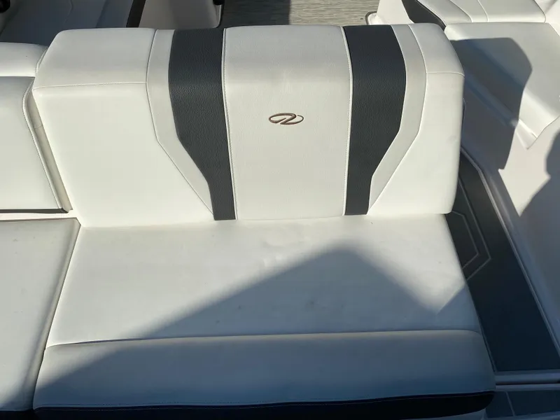 Slide: The Image of Regal 22 FasDeck 2017 - 73