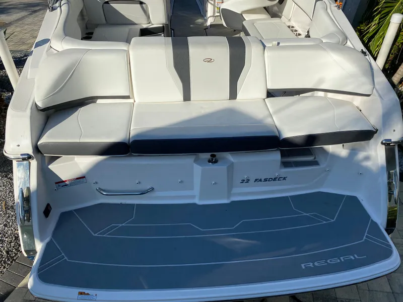 Slide: The Image of Regal 22 FasDeck 2017 - 76