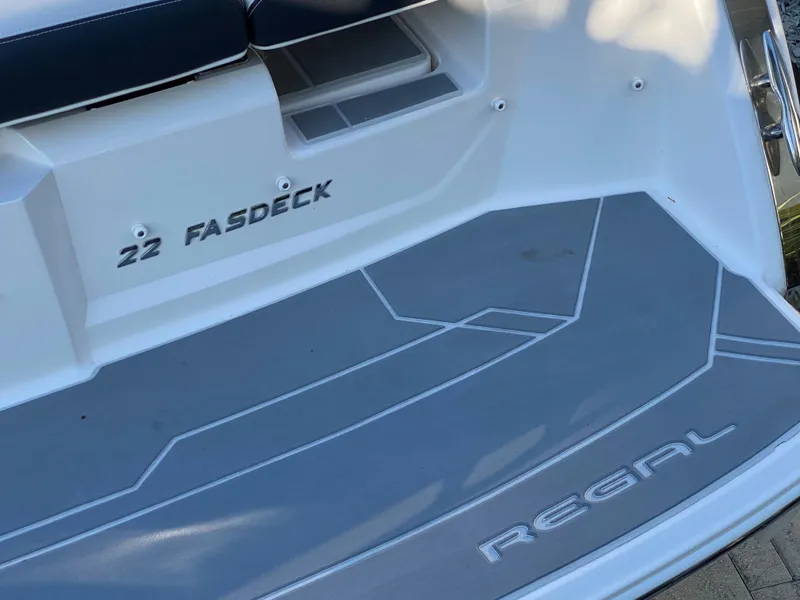 Slide: The Image of Regal 22 FasDeck 2017 - 77