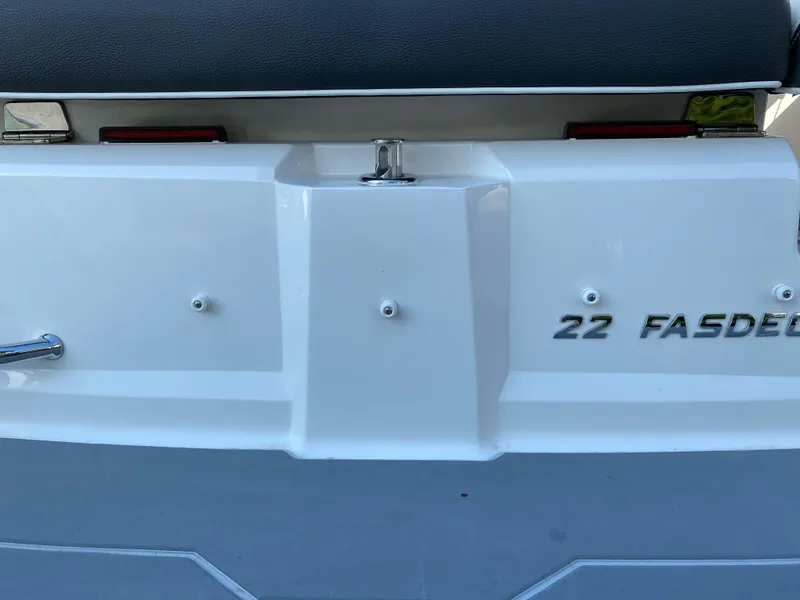 Slide: The Image of Regal 22 FasDeck 2017 - 78